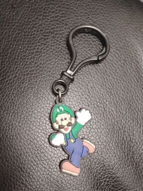 NINTENDO SUPER MARIO LUIGI RUBBER HANGER KEYCHAIN NRMINT CONDITION